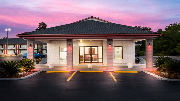 Red Roof Inn & Suites Thomasville Exterior