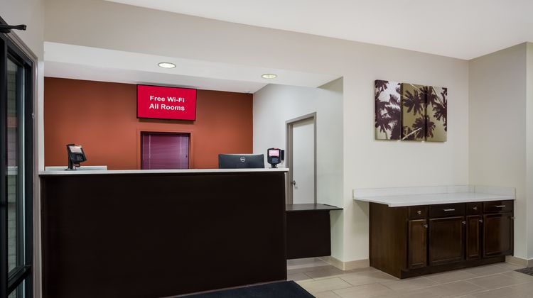 Red Roof Inn & Suites Thomasville Lobby