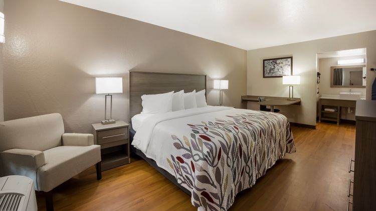 Red Roof Inn & Suites Thomasville Room