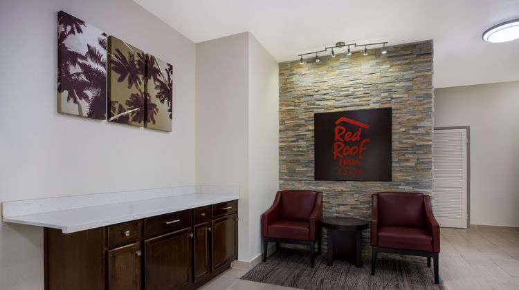 Red Roof Inn & Suites Thomasville Lobby