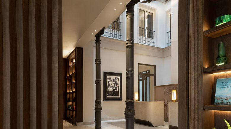 <b>JW Marriott Hotel Madrid Lobby</b>. Images powered by <a href="https://www.leonardoworldwide.com/" title="Leonardo Worldwide" target="_blank">Leonardo</a>.