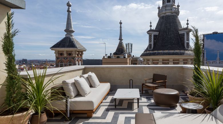 <b>JW Marriott Hotel Madrid Suite</b>. Images powered by <a href="https://www.leonardoworldwide.com/" title="Leonardo Worldwide" target="_blank">Leonardo</a>.