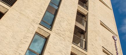 Premier Inn London Canary Wharf Exterior