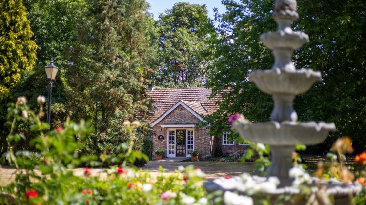 Woodland Manor Hotel Exterior