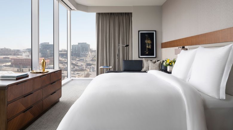 <b>Four Seasons Hotel Nashville Suite</b>. Images powered by <a href="https://www.leonardoworldwide.com/" title="Leonardo Worldwide" target="_blank">Leonardo</a>.