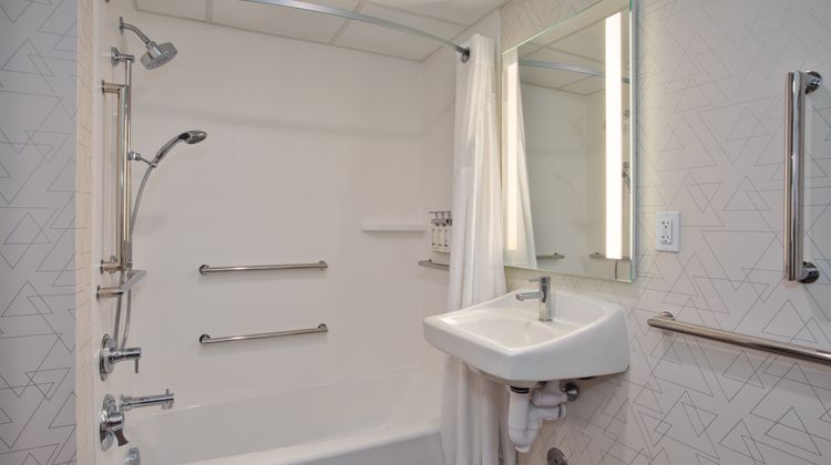 Holiday Inn Exp Kitty Hawk Outer Banks Room