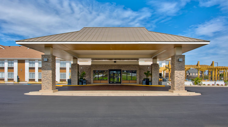 Holiday Inn Exp Kitty Hawk Outer Banks Exterior