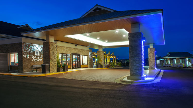 Holiday Inn Exp Kitty Hawk Outer Banks Exterior