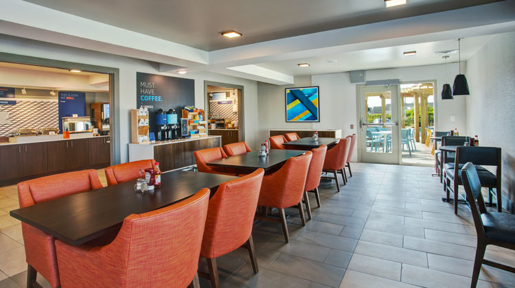 Holiday Inn Exp Kitty Hawk Outer Banks Restaurant