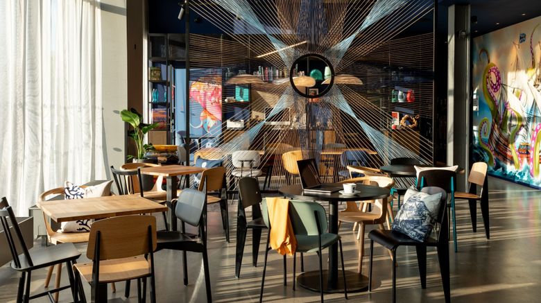 <b>Moxy Plymouth Lobby</b>. Images powered by <a href="https://www.leonardoworldwide.com/" title="Leonardo Worldwide" target="_blank">Leonardo</a>.