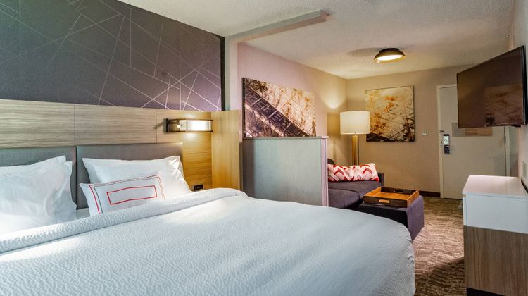SpringHill Suites Anchorage Midtown Suite