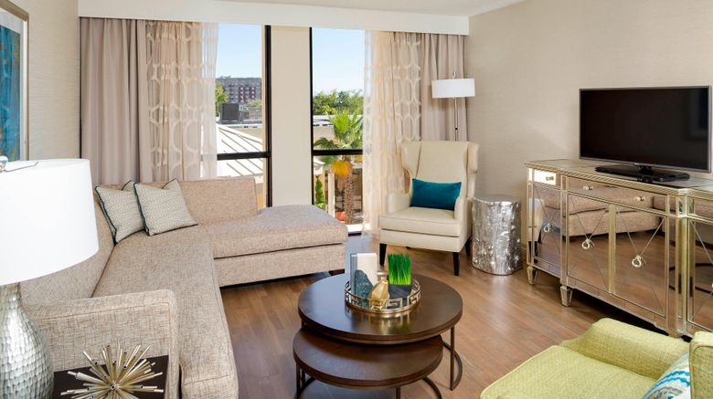 <b>Charleston Marriott Hotel Suite</b>. Images powered by <a href="https://www.leonardoworldwide.com/" title="Leonardo Worldwide" target="_blank">Leonardo</a>.