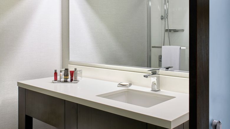 <b>Marriott Cincinnati Airport Room</b>. Images powered by <a href="https://www.leonardoworldwide.com/" title="Leonardo Worldwide" target="_blank">Leonardo</a>.