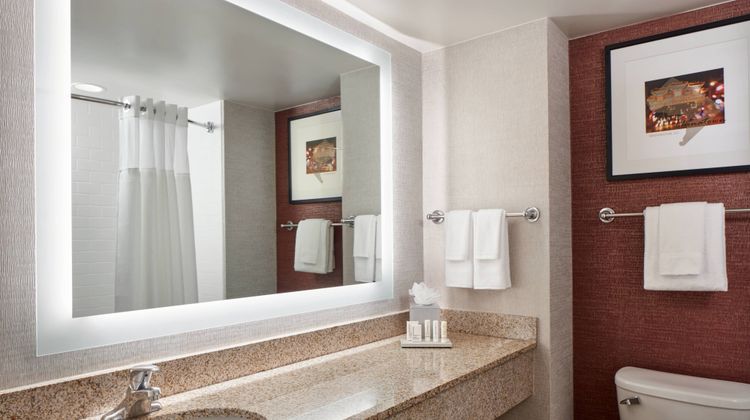 Fairfield Inn & Suites Downtown Room