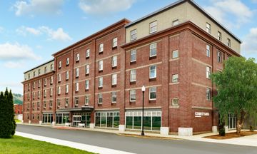 Courtyard Keene Downtown