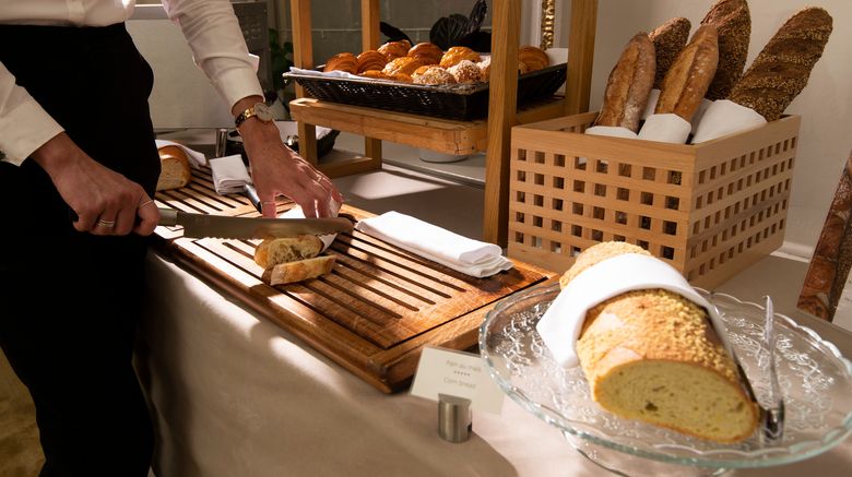 <b>Hotel des Trois Couronnes Restaurant</b>. Images powered by <a href="https://www.leonardoworldwide.com/" title="Leonardo Worldwide" target="_blank">Leonardo</a>.