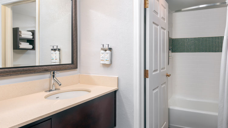 Staybridge Suites Miami Doral Area Room