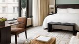 <b>The Peninsula London Room</b>. Images powered by <a href="https://www.leonardoworldwide.com/" title="Leonardo Worldwide" target="_blank">Leonardo</a>.