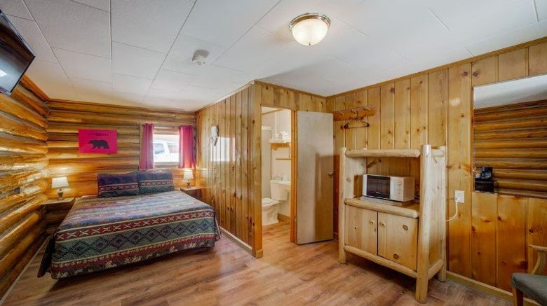 <b>Sportsman's Lodge Room</b>. Images powered by <a href="https://www.leonardoworldwide.com/" title="Leonardo Worldwide" target="_blank">Leonardo</a>.