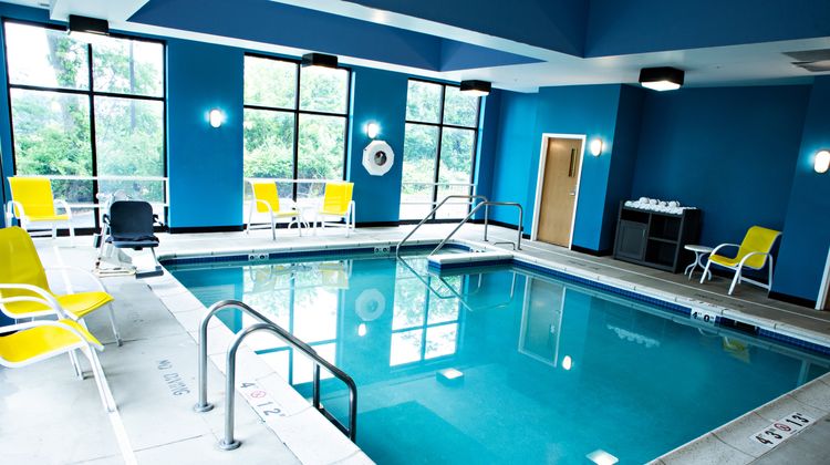 Holiday Inn Express/Stes Harrisburg W Pool
