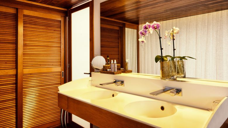 <b>Blue Margouillat Seaview Hotel Suite</b>. Images powered by <a href="https://www.leonardoworldwide.com/" title="Leonardo Worldwide" target="_blank">Leonardo</a>.