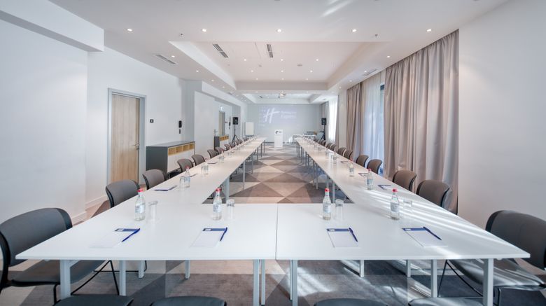 <b>Holiday Inn Express Yerevan Meeting</b>. Images powered by <a href="https://www.leonardoworldwide.com/" title="Leonardo Worldwide" target="_blank">Leonardo</a>.
