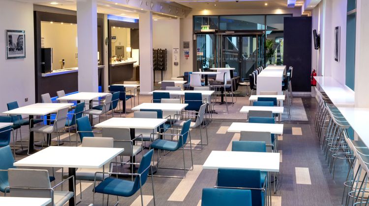Holiday Inn Express-MEN Arena Restaurant