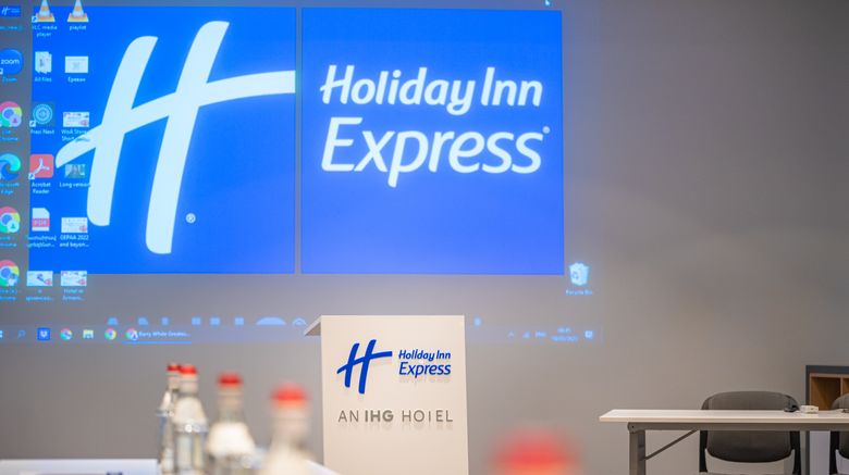 <b>Holiday Inn Express Yerevan Meeting</b>. Images powered by <a href="https://www.leonardoworldwide.com/" title="Leonardo Worldwide" target="_blank">Leonardo</a>.