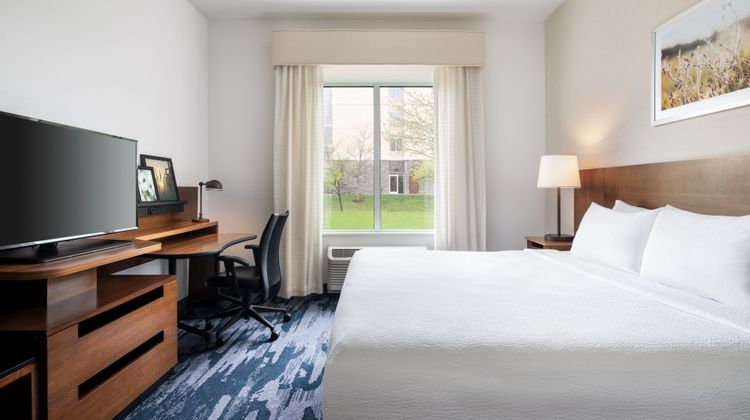 Fairfield Inn & Suites Akron Fairlawn Room
