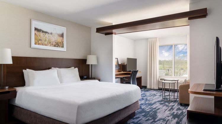 Fairfield Inn & Suites Akron Fairlawn Suite