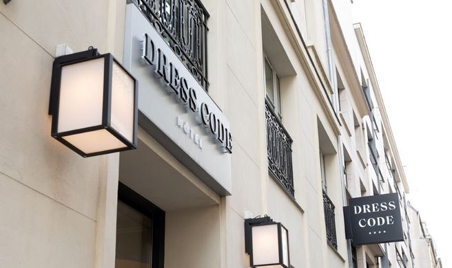 Hotel Dress Code Exterior