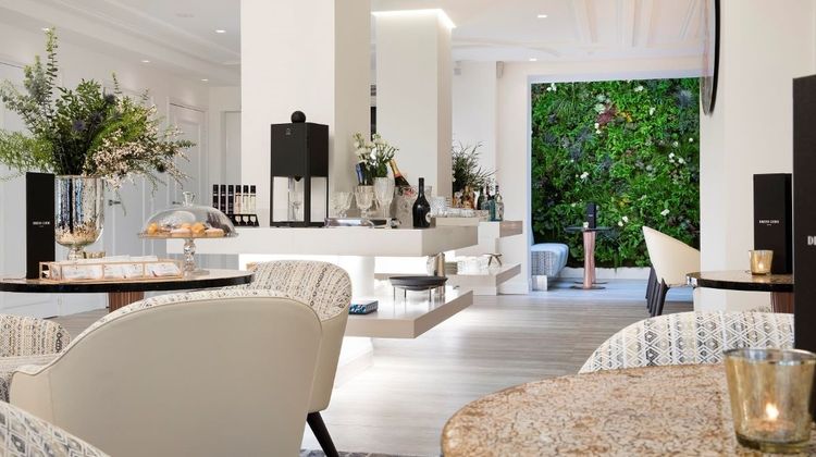 Hotel Dress Code Lobby