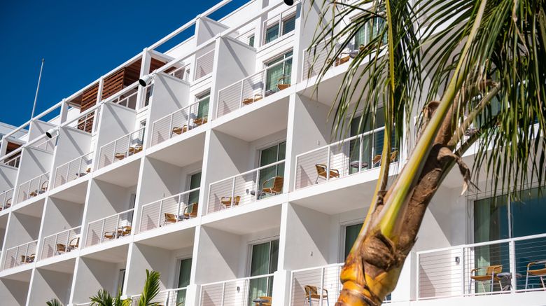 Sarasota Modern, Tribute Portfolio Hotel Exterior. Images powered by <a href="https://www.leonardoworldwide.com" target="_blank" rel="noopener">Leonardo</a>.