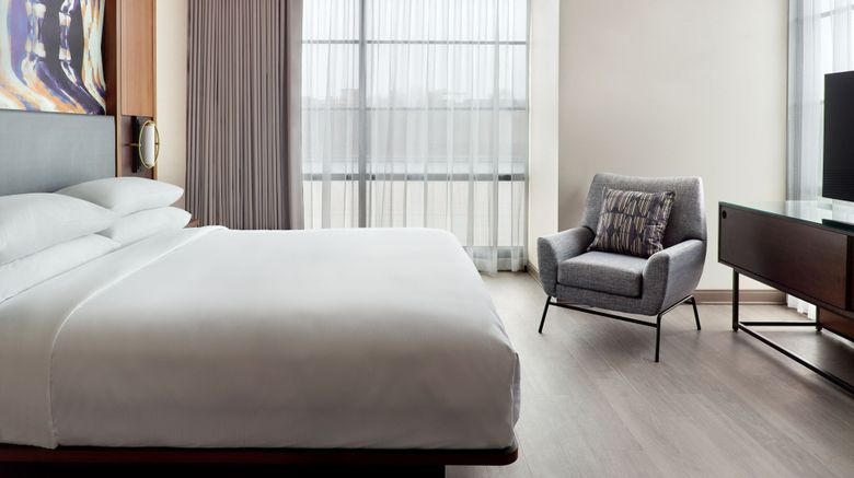 <b>Marriott Knoxville Downtown Suite</b>. Images powered by <a href="https://www.leonardoworldwide.com/" title="Leonardo Worldwide" target="_blank">Leonardo</a>.