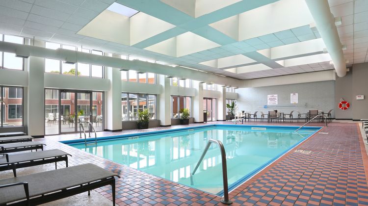 Crowne Plaza Perimeter at Ravinia Pool