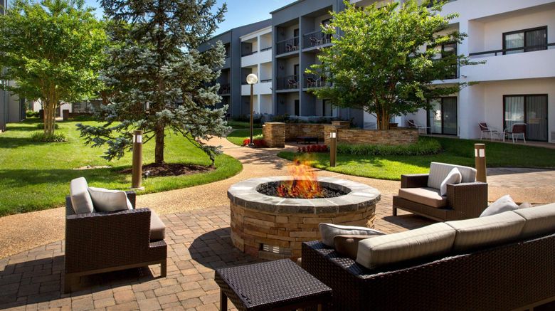 <b>Courtyard Dulles Airport Herndon/Reston Exterior</b>. Images powered by <a href="https://www.leonardoworldwide.com/" title="Leonardo Worldwide" target="_blank">Leonardo</a>.