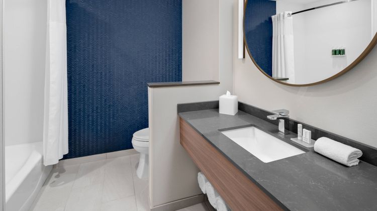 Fairfield Inn & Suites Lake Geneva Room