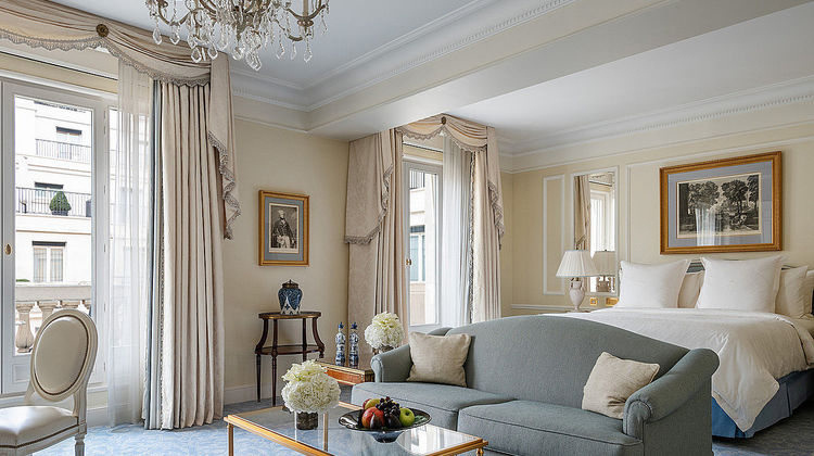 Four Seasons Hotel George V Other