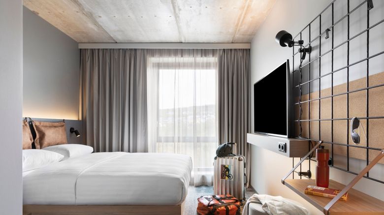 <b>Moxy Tromso Room</b>. Images powered by <a href="https://www.leonardoworldwide.com/" title="Leonardo Worldwide" target="_blank">Leonardo</a>.
