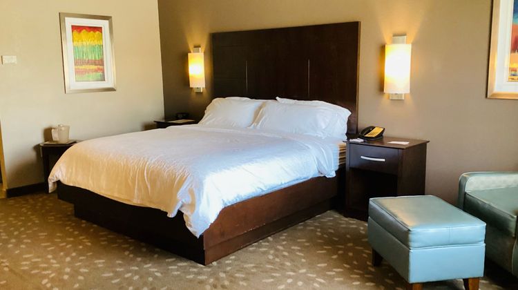 Holiday Inn Express & Suites St Robert Room