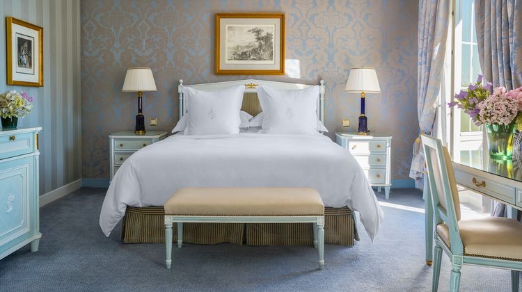 Four Seasons Hotel des Bergues Room