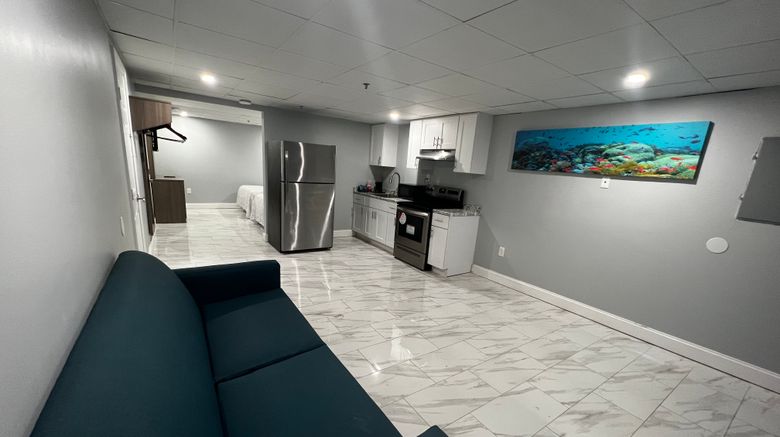 <b>Red Roof PLUS+ Virginia Beach - Seaside Room</b>. Images powered by <a href="https://www.leonardoworldwide.com/" title="Leonardo Worldwide" target="_blank">Leonardo</a>.