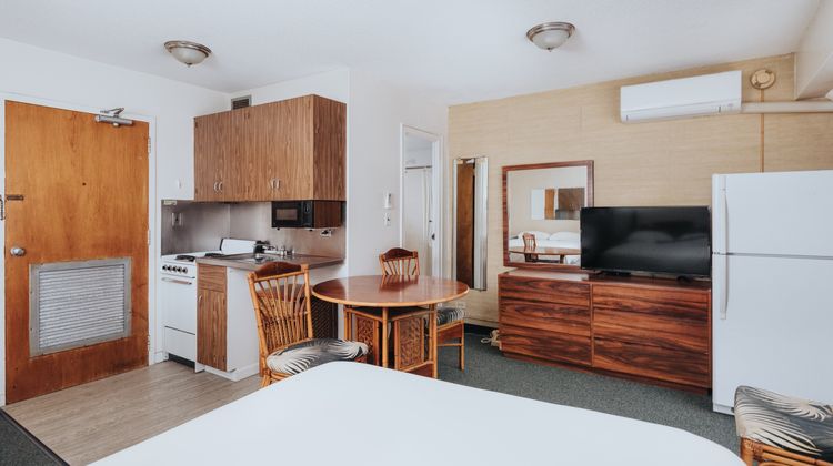 Royal Grove Waikiki Room