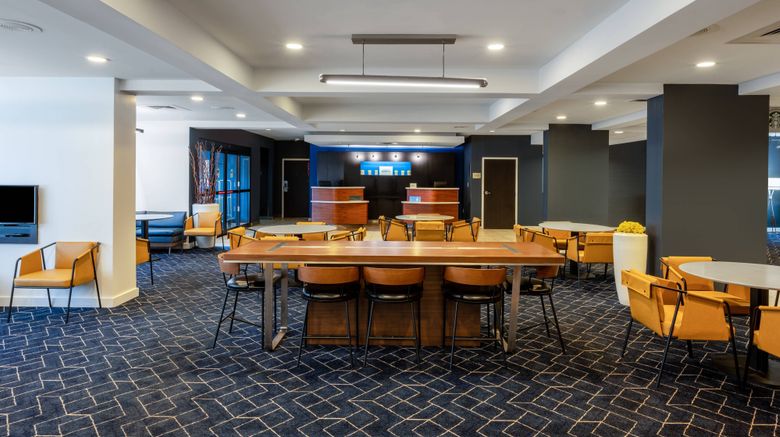 <b>Courtyard by Marriott Columbus Airport Lobby</b>. Images powered by <a href="https://www.leonardoworldwide.com/" title="Leonardo Worldwide" target="_blank">Leonardo</a>.