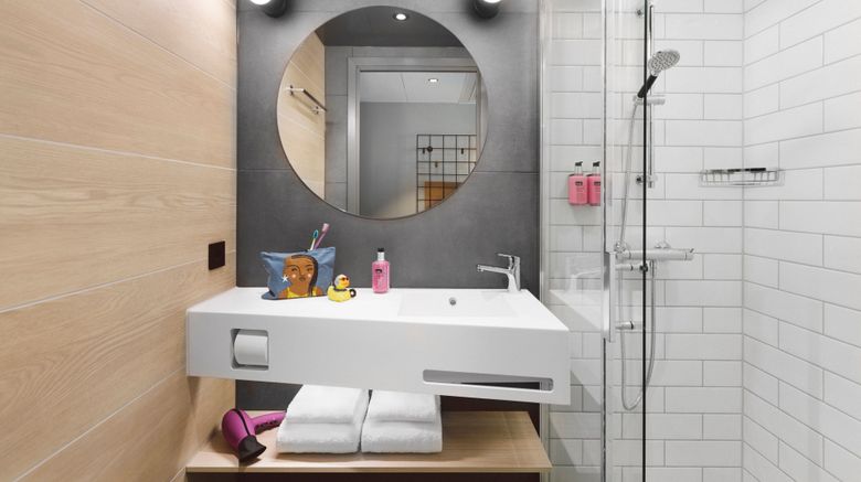 <b>Moxy Tromso Room</b>. Images powered by <a href="https://www.leonardoworldwide.com/" title="Leonardo Worldwide" target="_blank">Leonardo</a>.