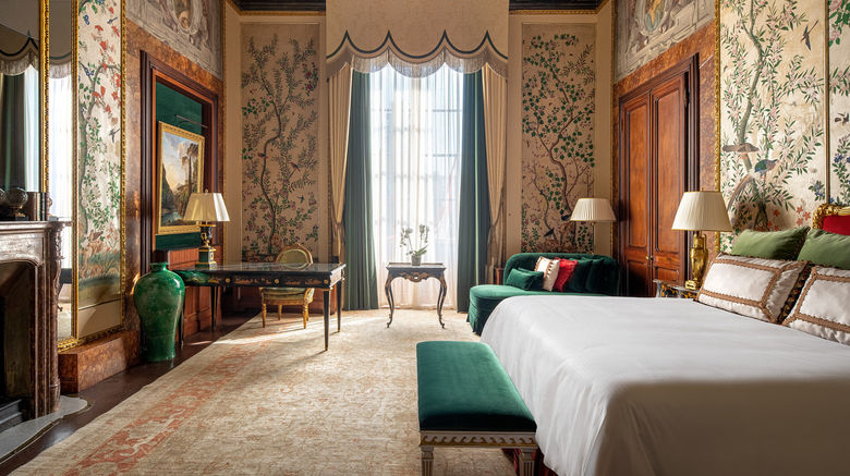 <b>Four Seasons Hotel Florence Suite</b>. Images powered by <a href=https://www.travelagewest.com/Hotels/Florence/