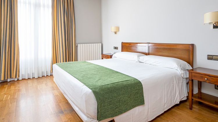 Hotel Hernan Cortes Room