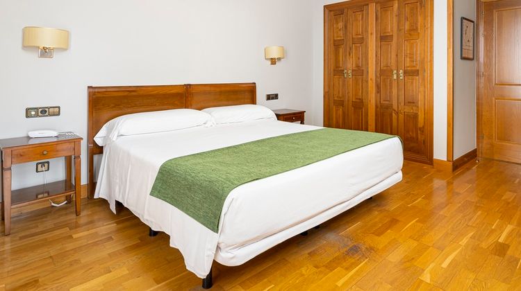 Hotel Hernan Cortes Room