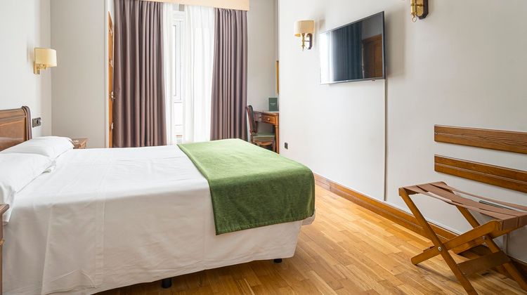 Hotel Hernan Cortes Room