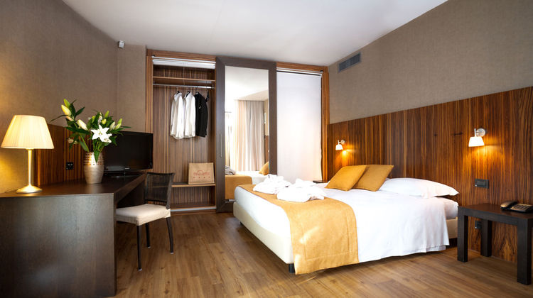 Viest Hotel Room